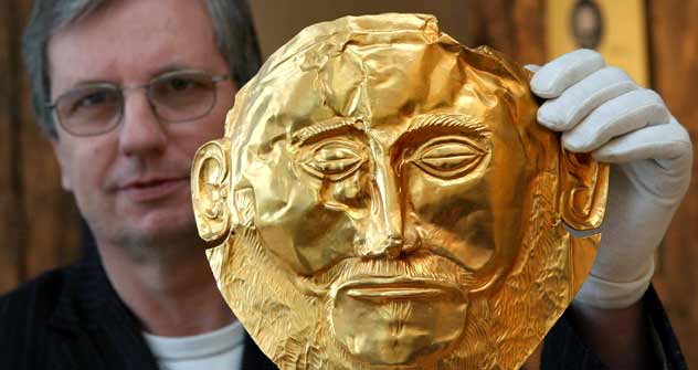 Schliemann liebte Gold und Ruhm: eine von ihm ausgegrabene mykenische  Totenmaske. Foto: dpa/Vostock-Photo