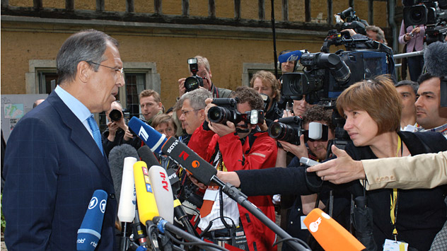 "Wenn wir ein Erfolg sehen wollen, müssen wir mit vereinten Kräften und in friedlicher Weise auf die oppositionellen Gruppen einwirken und sie dazu veranlassen, mit dem Schießen aufzuhören", so Außenminister Lawrow. Foto: RIAN