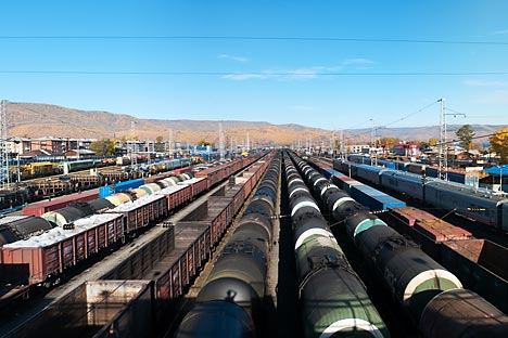 Güterbahnhof Sljudjanka: Die Station liegt auf halber Strecke nach China am Baikal-See. Foto: Lori/Legion Media
