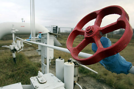 Die Ventile stehen im Visier: Die EU-Kommission stellt Fragen vor Gazprom  Foto: FP/Eastnews 
