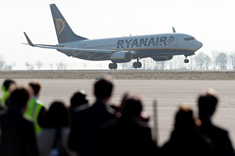  Die russische Regierung will ausländische Billigfluglinien helfen, damit diese am russischen Markt Fuß fassen können. Auf dem Bild: Das Flugzeug der Low-Cost Fluggesellschaft Ryanair. Foto: AP.