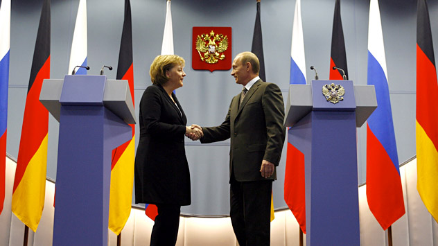 Bundeskanzlerin Angela Merkel trifft sich am 16. November mit russischem Präsidenten Wladimir Putin in Moskau. Foto: AP.