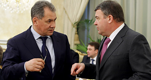 Der Präsident Wladimir Putin hat am Dienstag Verteidigungsminister Anatolij Serdjukow (rechts) entlassen. Zu seinem Nachfolger wurde Ex-Katastrophenschutzminister Sergej Schoigu (links) bestimmt. Foto: RIA Novosti.