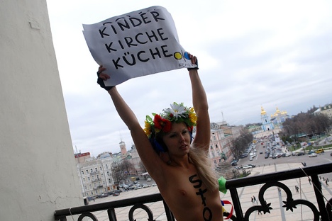 Dieses deutsche Gedankengut vermuten die Femen-Aktivistinnen hinter einem Gesetzentwurf zur Erschwerung von Abtreibungen in der Ukraine. Foto: femen.livejournal.com