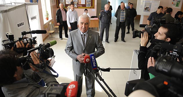 Der neue Präsident Südossetiens Leonid Tibilow gibt ein Interview im Pressebüro der Zentralen Wahlkommission. Foto: AFP / East News