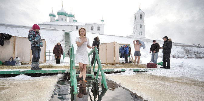Das Eisbad in der Epiphaniasnacht gehört zu den extremen und zugleich beliebtesten orthodoxen Traditionen. Foto: ITAR-TASS