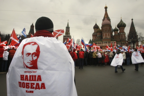 Die servilen Jungaktivistenaus der Bewegung "Naschi" sind auch bei denjenigen Russen höchst unbeliebt, die nicht zur Opposition zählen. Foto: AP