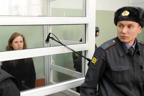Pussy Riot Musikerin Marija Aljochina vor dem Gericht. Foto: RIA Novosti