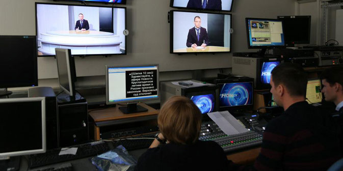 Da die „Öffentliche Fernsehanstalt Russlands" zum Teil oder gar vollständig durch den Staat finanziert werden soll, wurden in der Fachwelt Zweifel laut, ob sich der Sender dann von den bereits existierenden offiziellen staatlichen Fernsehsendern über