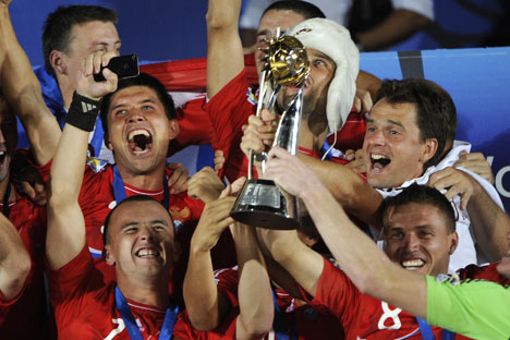 2011 feierte die russische Strandfußball-Mannschaft ihren ersten großen Sieg. Foto: AFP / East News