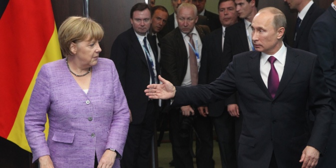 Wladimir Putin und Angela Merkel werden sicher keine engen Freunde mehr, nicht nur wegen der schwelenden Wertedebatte. Beide haben aber Wege gefunden, miteinander zu kommunizieren. Foto: Getty Images/Fotobank