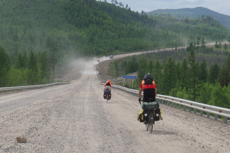 Trotz Gegenwind, übler Krankheit und dank hilfsbereiter Russen haben zwei Amerikaner es geschafft, Russland mit dem Fahrrad zu durchqueren. Foto: Lewi Bridges