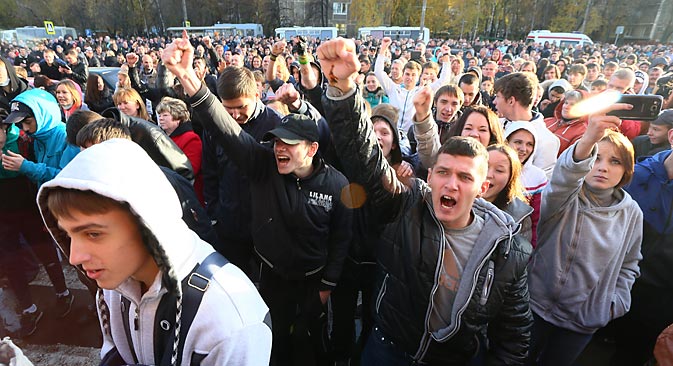 On Oct. 12, in Biryulevo, a spontaneous rally formed, demanding the arrest of the murderer of Yegor Scherbakov. The next day, near the site of the murder, another spontaneous rally took place, and this one developed into a riot. Source: AP