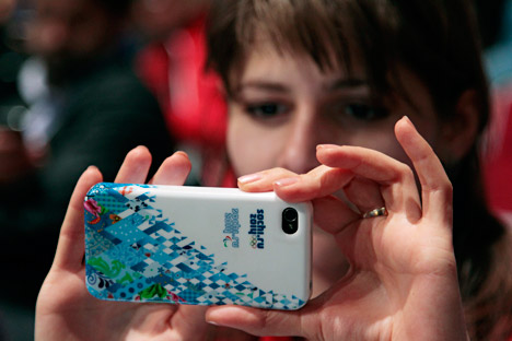 Entgegen vieler Medienberichte dürfen Journalisten während der Olympischen Spiele in Sotschi ihre Mobiltelefone nutzen. Foto: AP