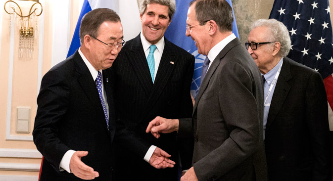 Der UN-Generalsekretär Ban Ki-moon, der US-amerikanische Außenminister John Kerry, der russische Außenminister Sergej Lawrow und der Sondergesandte der Vereinten Nationen und der Arabischen Liga Lakhdar Brahimi während der Sicherheitskonferenz in München. Foto: AP