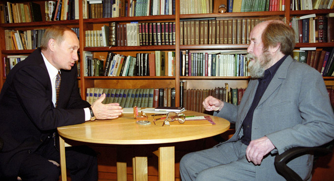  Im September 2000 führte Putin ein langes Gespräch mit Solschenizyn in dessen Haus in Troize-Lykowo. Foto: ITAR-TASS