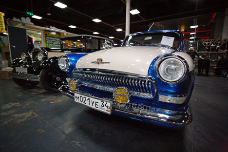 A restauração de um carro antigo dura cerca de um ano e custa a partir de 150 mil rublos (cerca de US$ 5 mil) Foto: Ruslan Úchin