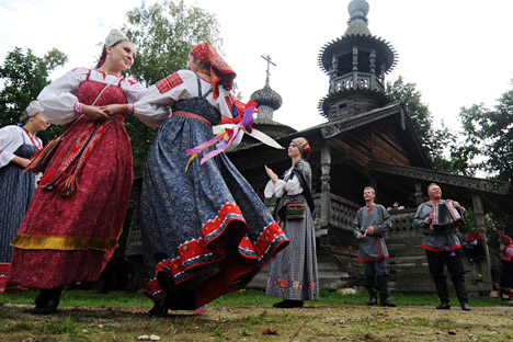 Traditionell trug man die Trachten in den zentralen und nördlichen Regionen Russlands. Foto: Konstantin Chalabow / RIA Nowosti