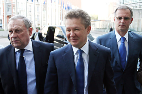 Največjo plačo ima generalni direktor naftnega velikana Gazprom Aleksej Miller (na sredini). Vir: Reuters