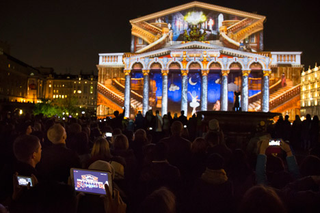 Lichtinstallation an der Fassade des Bolschoi-Theaters. Foto: AP