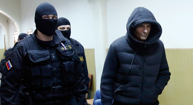 Der Gouverneur von Sachalin Alexander Choroschawin (R) wurde wegen Bestechungsverdacht verhaftet. Foto: Reuters
