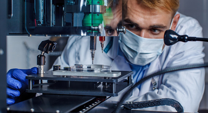 Russische Forscher drucken eine künstliche Schilddrüse im 3D-Drucker. Foto: Bioprinting Solutions
