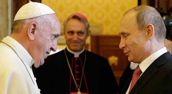 Das Treffen mit Papst Franziskus wird Putin Punkte einbringen, meinen russische Experte. Foto: AP