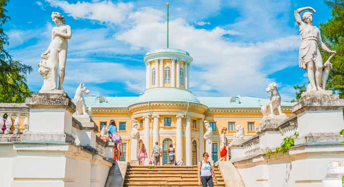 Landsitz Archangelskoje wird oft als das „Versailles Moskaus“ bezeichnet.