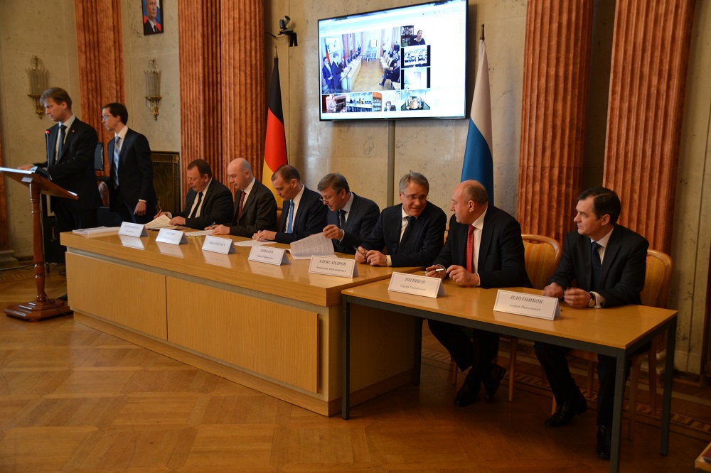 Die Vereinbarungen wurden im Handels- und Wirtschaftsbüro der Russischen Botschaft in Berlin unterzeichnet.