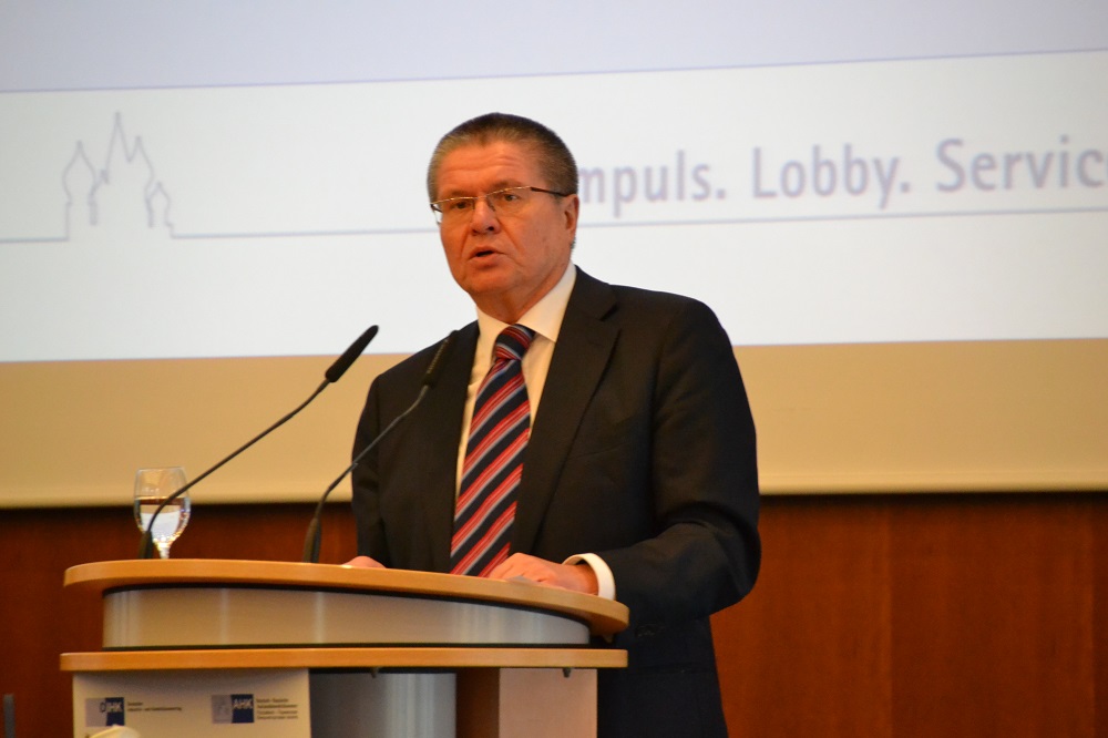 Vor der Konferenz appellierte Alexej Uljukajew, Minister für Wirtschaftsentwicklung Russlands, an die EU, die Sanktionspolitik zu beenden. 