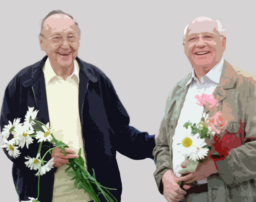 Hans-Dietrich Genscher (links) mit Michail Gorbatschow (rechts) im Juni 2001 im Heimatdorf des letzten sowjetischen Oberhaupts nahe Stawropol während der Aufnahmen zu einem deutschen Dokumentarfilm über die mächtigsten Politiker der vergangenen Jahrzehnte.