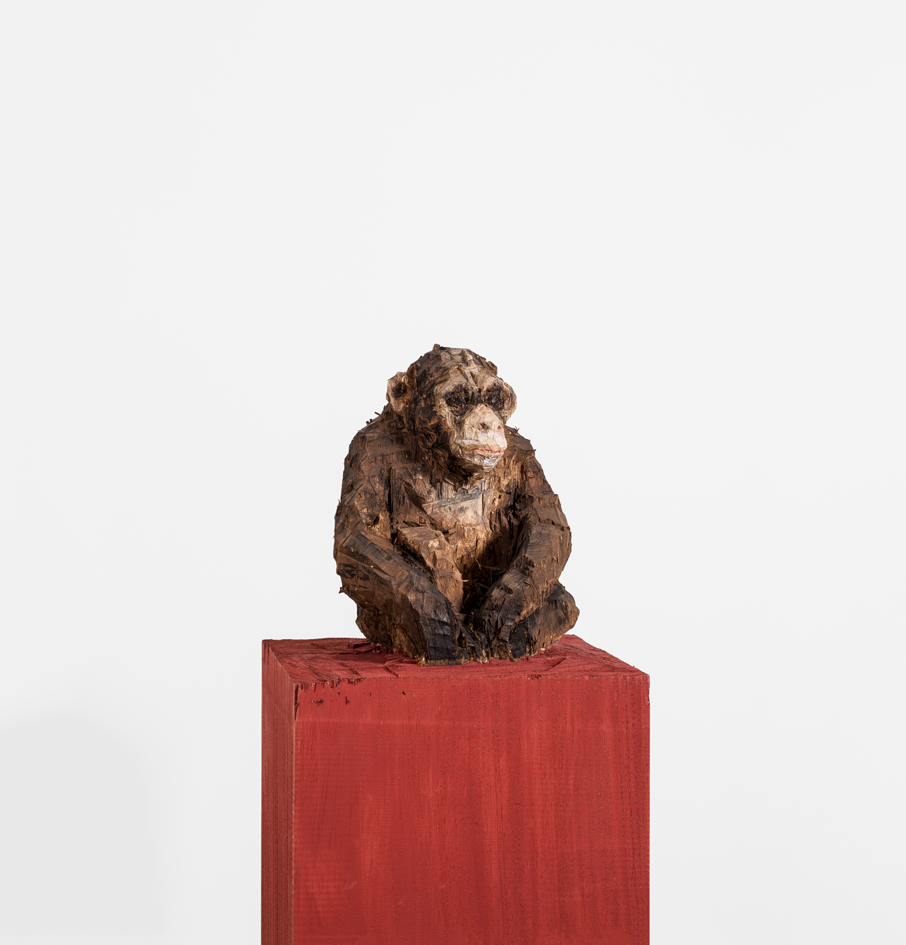 Der deutsche Bildhauer Stephan Balkenhol zeigt Mensch und Tier so grob und unvollkommen, wie sie sind. 