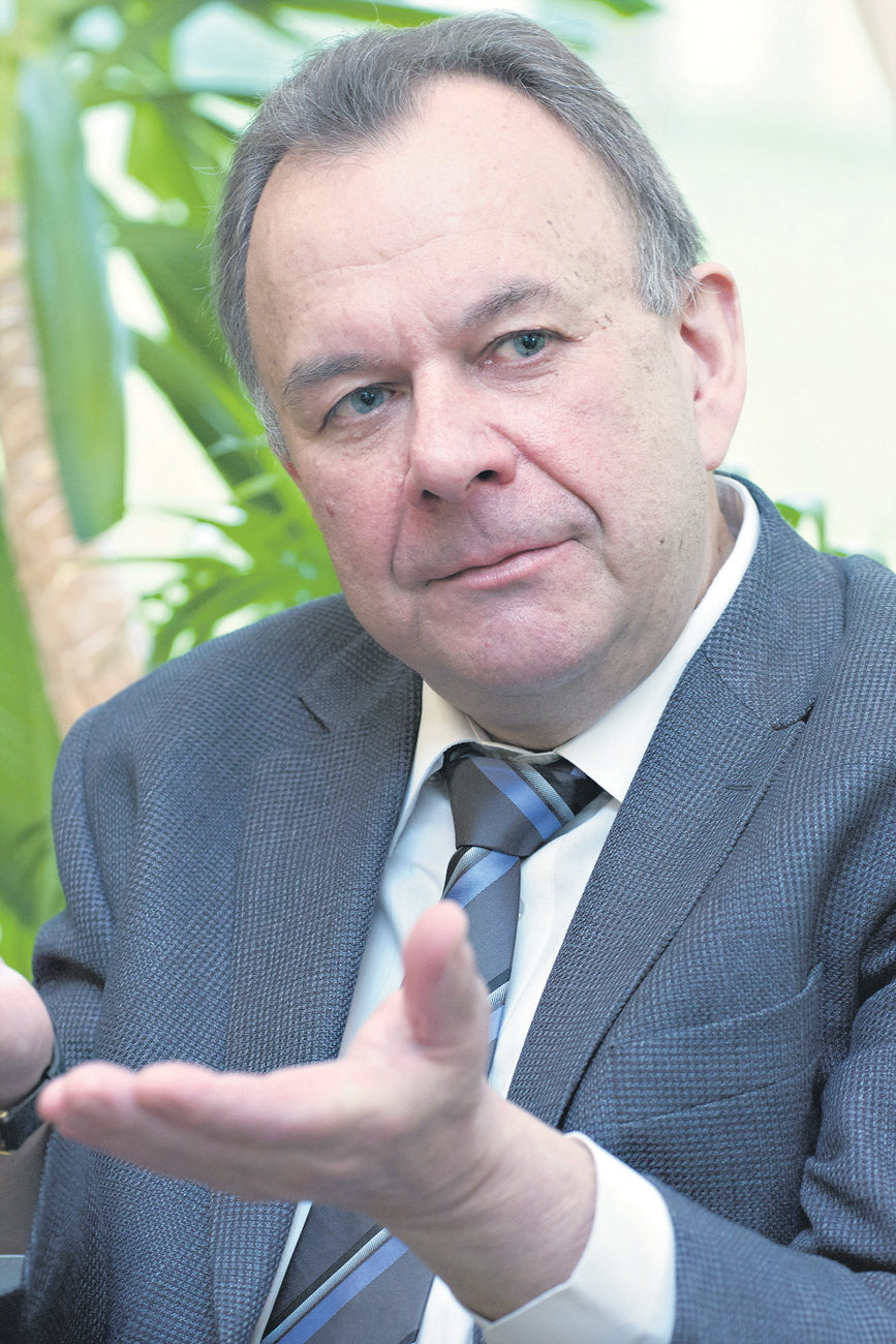 Wiktor Sorokin ist Berufs­di­plomat. Er arbeitete im Kongo und in Frankreich, danach in Genf bei der ständigen UN-Vertretung.