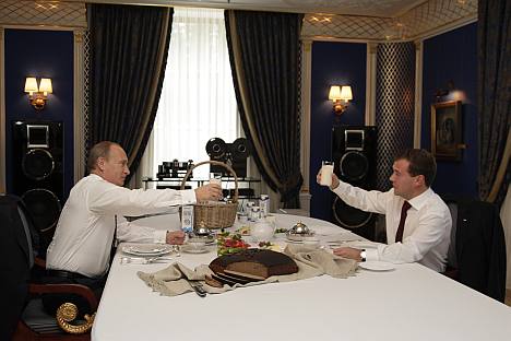 President Medvedev, right, and President-elect Putin enjoy a glass of milk at the former’s official residence. Source: ITAR-TASS