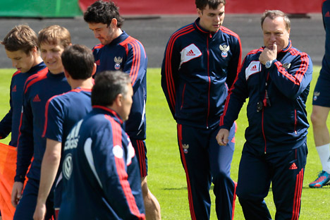 Russian national team coach Dick Advocaat with Russian soccer players. Source: AP 