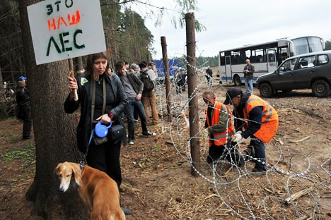 Civil activist protesting against cutting down the Tsagovsky Forest in Zhukovsky for the building of a highway to St. Petersburg. Source:RIA Novosti / Artem Zhitenev