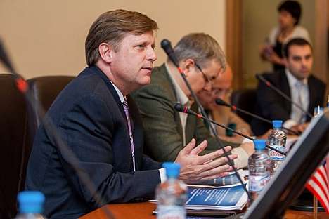 U.S. Ambassador in Russia Mikhail McFaul taking the floor at Higher School of Economics. Source: Press Photo / m-mcfaul.livejournal.com
