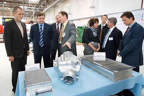 The joint venture of the American company Hamilton Sundstrand and Russia’s scientific production association, Nauka, began operations in Moscow in 1995. it secured contracts for the design and manufacture of heat exchangers for the Boeing 787 Dreamli