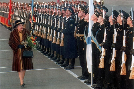 Guard of honour: the Queen and the Duke of Edinburgh were guests of Boris Yeltsin at the Kremlin in 1994. Source: Rex / Fotodom