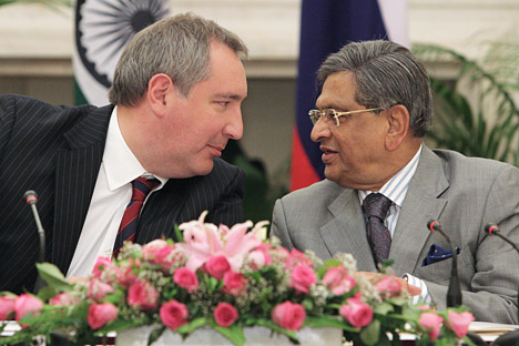 Russian Deputy Prime Minister Dmitry Rogozin, left, meets with Indian External Affairs Minister Somanahalli Mallaiah Krishna. Source: RIA Novosti / Sergey Mamontov 