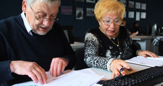 Pensioners attend computer literacy courses for elderly people as part of the Generation Link program in Kaliningrad. Source: RIA Novosti / Igor Zarembo