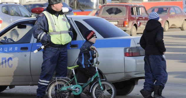 Those parents who leave children alone at home, outside and elsewhere should be punished for parental negligence, the authorities said. Source: Kommersant