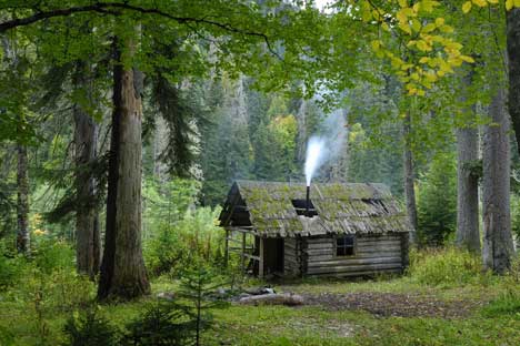 House in woods: a traditional Izba in Adygea. Source: Lori / Legion Media.