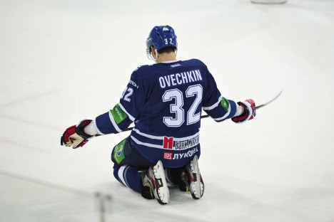 Ovi in Dynamo blue  Alex ovechkin, Hockey teams, Sports