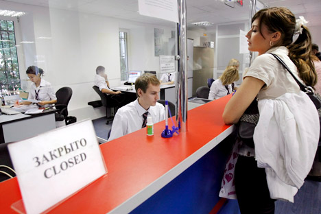UK authorities told the Russian ambassador in London that UK has not introduced any visa restrictions and have made no political decisions on the issue of the Magnitsky list. Pictured: The visa center in the UK Embassy in Moscow. Source: ITAR-TASS 