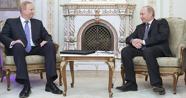 Thinking big: BP’s President Robert Dudley and Russia's President Vladimir Putin at their meeting in Russia in 2011. Source: RIA Novosti / Alexey Druzhinin