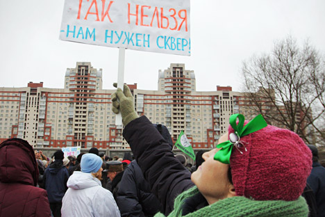 Russia's grassroots associations make attempts to establish dialogue with authorities to resolve community problems. Pictured: Participants of a rally against ongoing construction of modern high-rise apartment buildings in St. Petersburg. Source: ITA