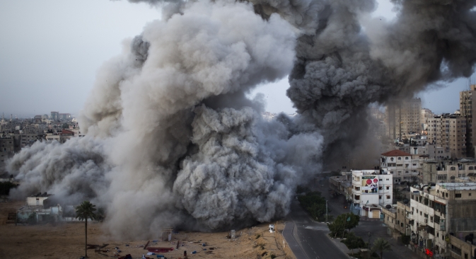 The Israeli military widened its range of targets in the Gaza Strip last Sunday, sending its aircraft to attack two buildings used by both Hamas and foreign media outlets. Source: AP