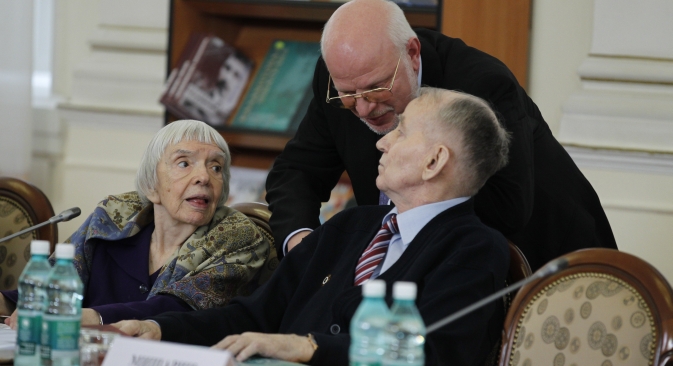 From left to right: Head of Moscow Helsinki Group Lyudmila Alexeyeva, head of the Presidential Council on Human Rights Mikhail Fedotov and human rights activist Sergei Alexeyev seen during the council’s meeting. Source: ITAR-TASS