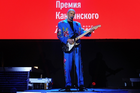 Russia's famous musician Petr Mamonov performing during the ceremony of the Vassily Kandinsky Prize, an independent award for contemporary art, founded in 2007. Source: ITAR-TASS